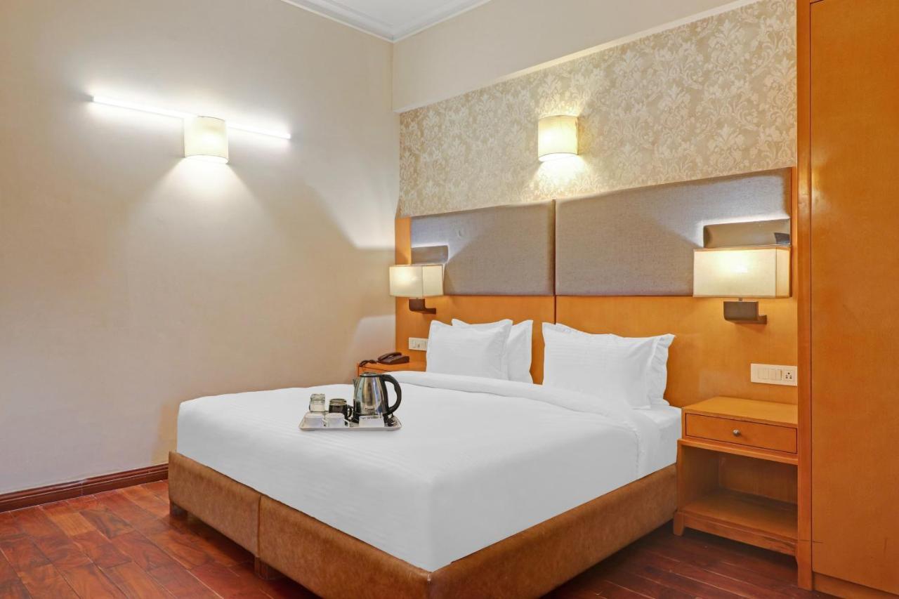 Oyo Townhouse 934 L'Elegant Hotel & Banquetby Ace Manor Ghaziabad Εξωτερικό φωτογραφία